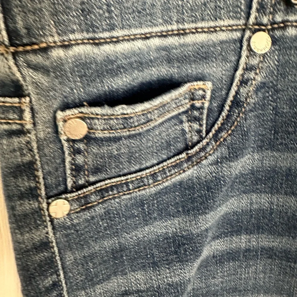 🆕Liverpool Los Angeles Bermuda Jeans Shorts - Picture 6 of 16